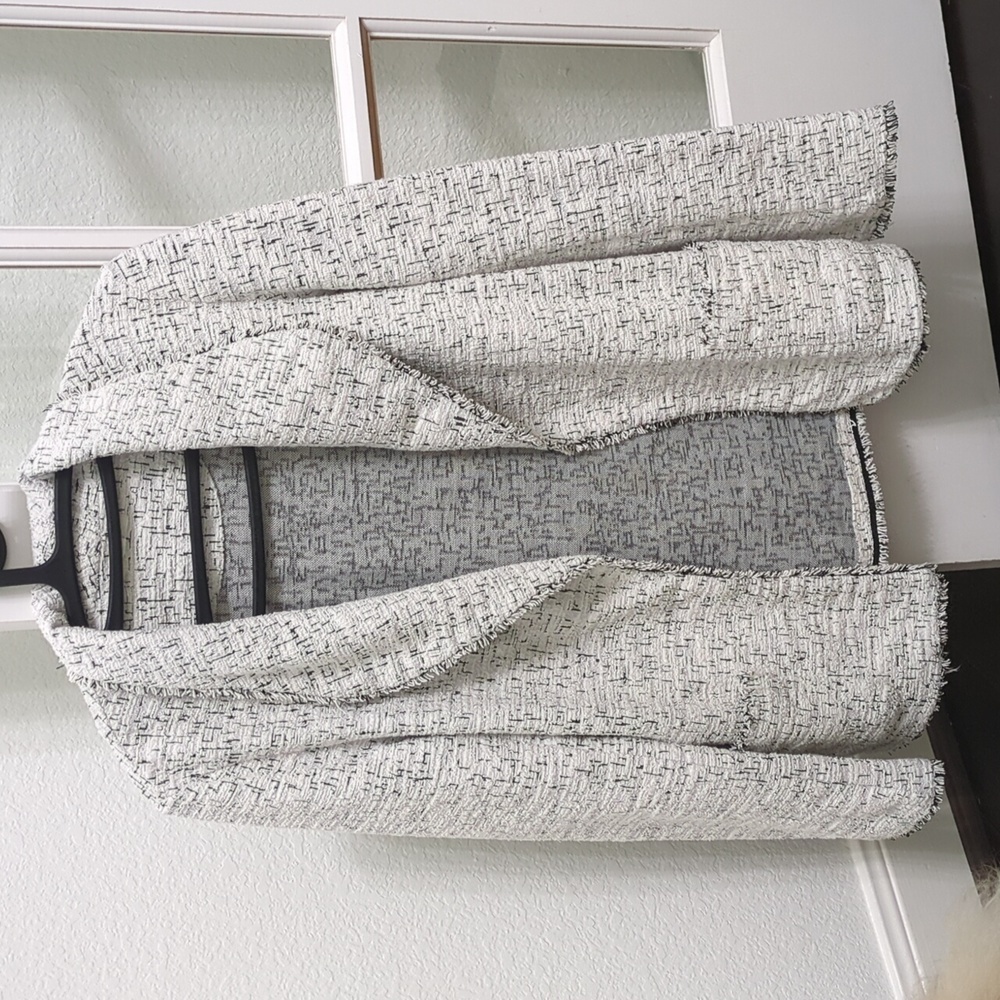 Max studio white & black open front blazer with fringe edging - Picture 3 of 15
